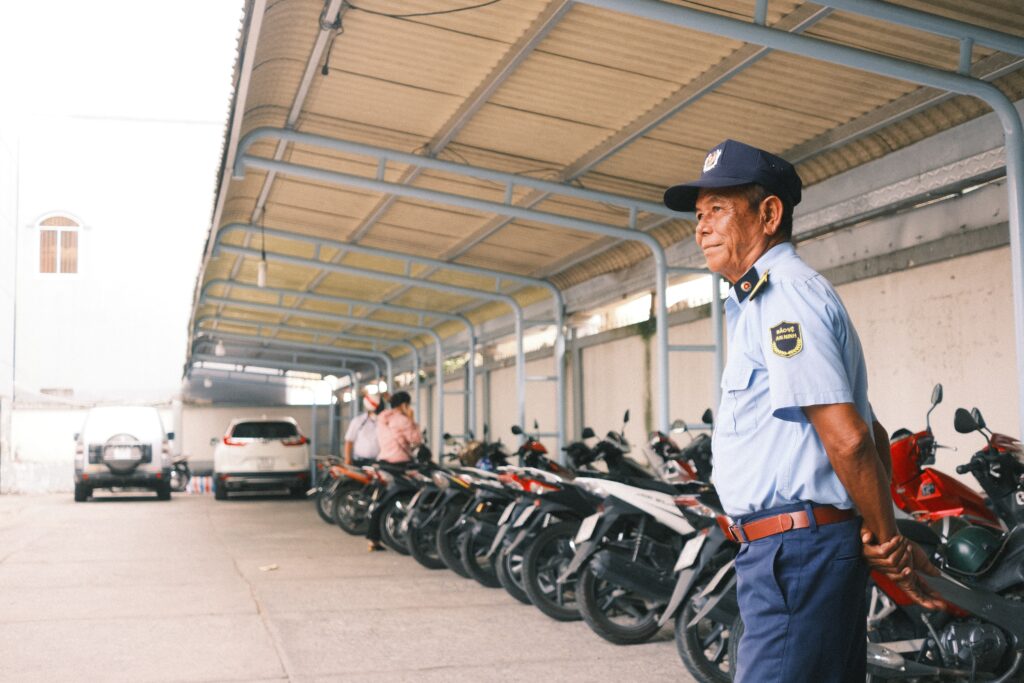 警備員 辛い