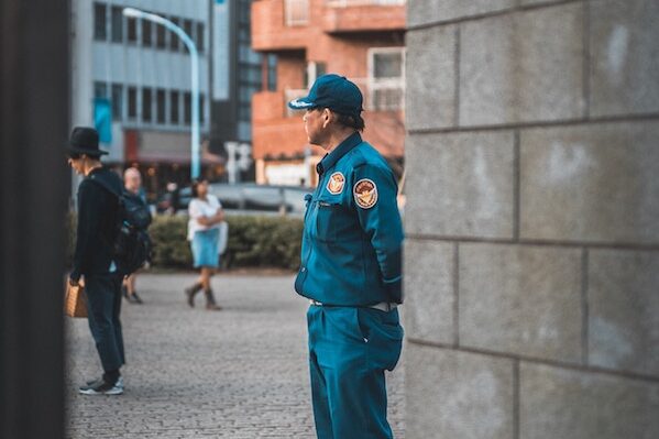 施設警備員 きつい