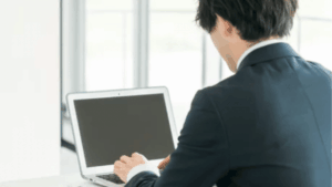 スーパーのレジでMVPを獲った25歳高卒男性が、2年間の就活迷走を経てようやく前に進み始めた話