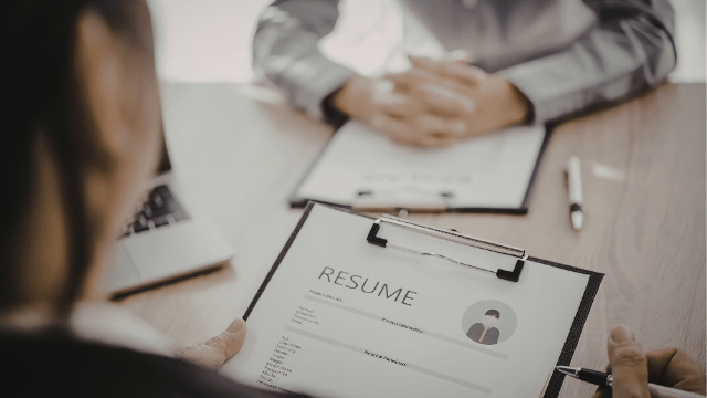 高卒フリーター23歳が介護3社・パワハラを経て異職種転職を決めた体験談のアイキャッチ画像