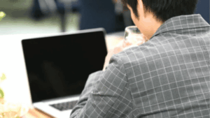 ゲーム専門学校を出たのに「プログラミングが向いていない」と気づいた20歳フリーター男性が、安定した就職先を探した話