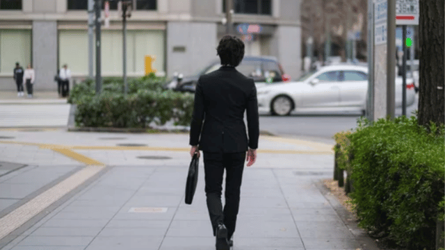 工場正社員1年の19歳フリーター男性が家族のために高収入営業職への転換を目指して転職エージェントに相談した就活記録