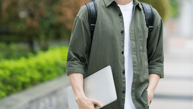 大学中退後に居酒屋4年・工場派遣1年を経験した23歳男性が工場以外の正社員就職を目指して転職活動した就活体験談のアイキャッチ画像