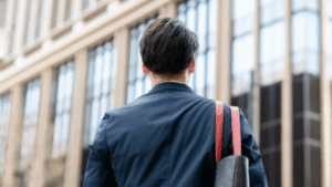 大学中退後に期間従業員として年収390万円を稼いだ21歳フリーター男性が「ボーナスのある正社員になりたい」と動き始めた話