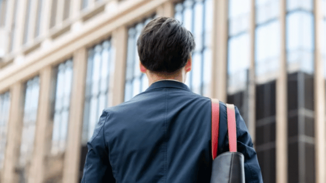 大学中退後に期間従業員として年収390万円を稼いだ21歳男性がボーナスありの正社員転換を目指して転職エージェントに相談した就活体験談